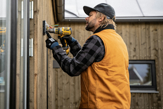 A man with a driller and a hat on